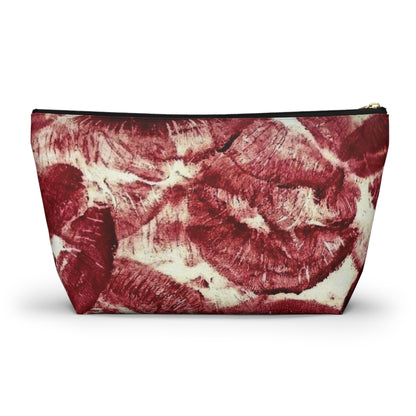 ELLEJAIIs Valentines Kisses Accessory Pouch w T-bottom